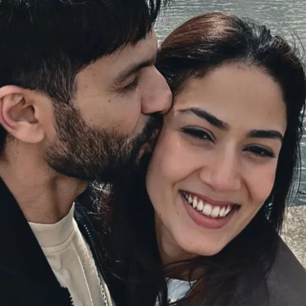 Mira Kapoor sums up her decade long romance with hubby Shahid Kapoor in 5 PICS, Kiara Advani reacts
