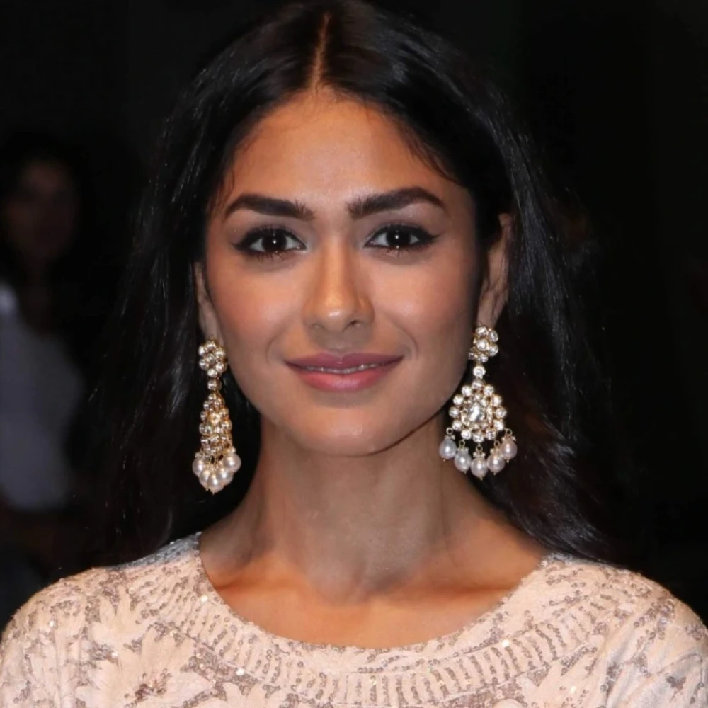 Mrunal Thakur's journey from TV show Kumkum Bhagya to being a part of Rs 100 crore film, a look at her rise to stardom