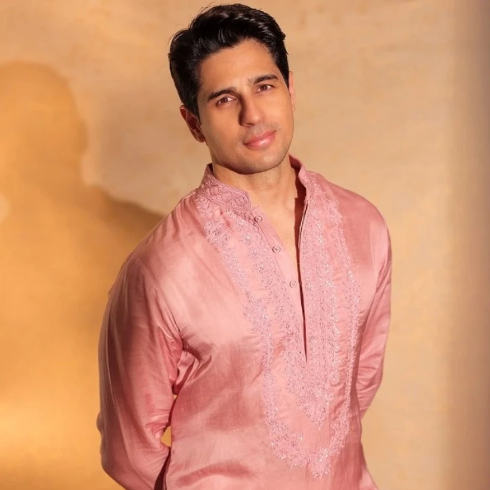 5 stylish looks for men ft. Shah Rukh Khan, Sidharth Malhotra and more to make you shine during Ganapati celebrations