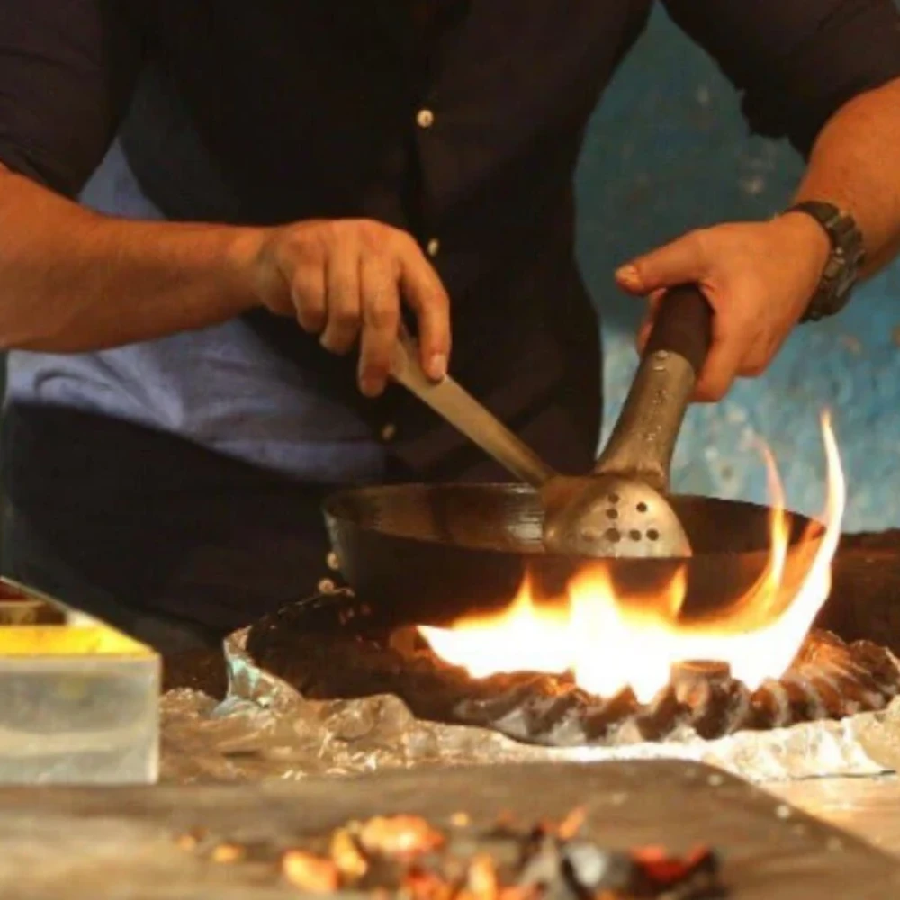 Netizens go berserk as Mumbai cook earns around Rs 2 lakh a month, gets Rs 18,0000 per house for 30-minute job