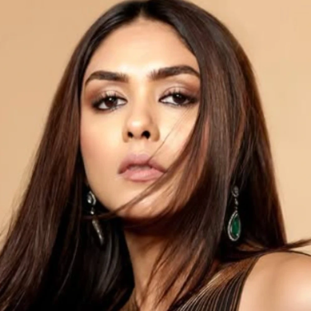 Mrunal Thakur: Meet actress rumored to be dating Dhanush, rejected Aamir Khan's Thugs of Hindostan, and started acting at the age of 20