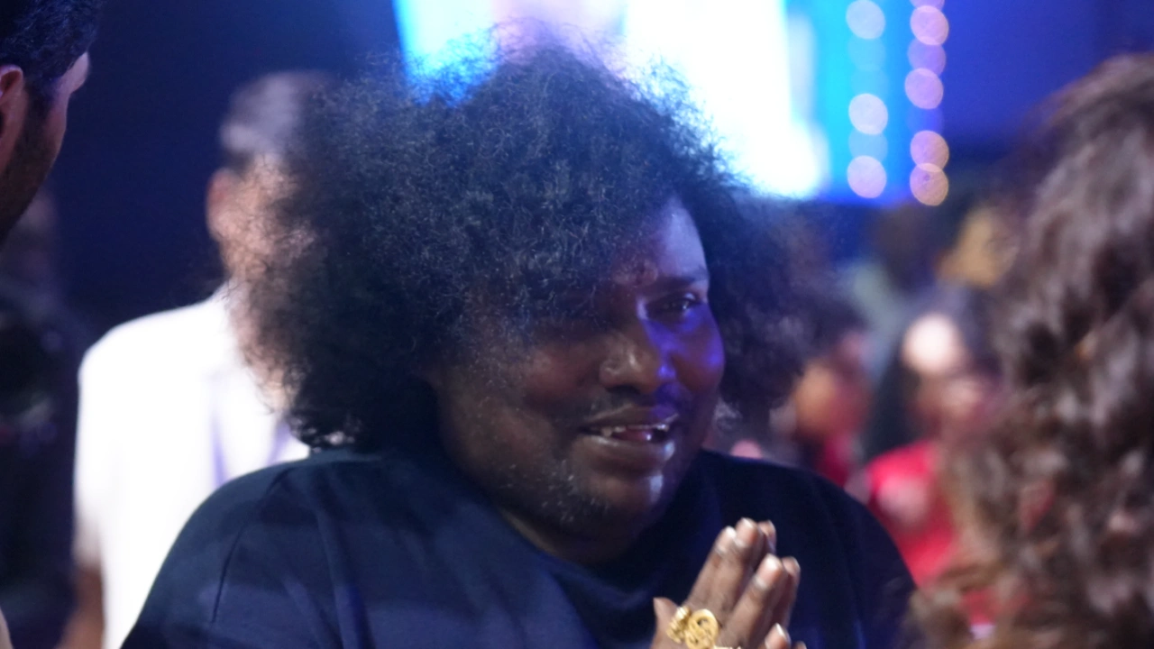 Yogi Babu caur Ravi Mohan Studios