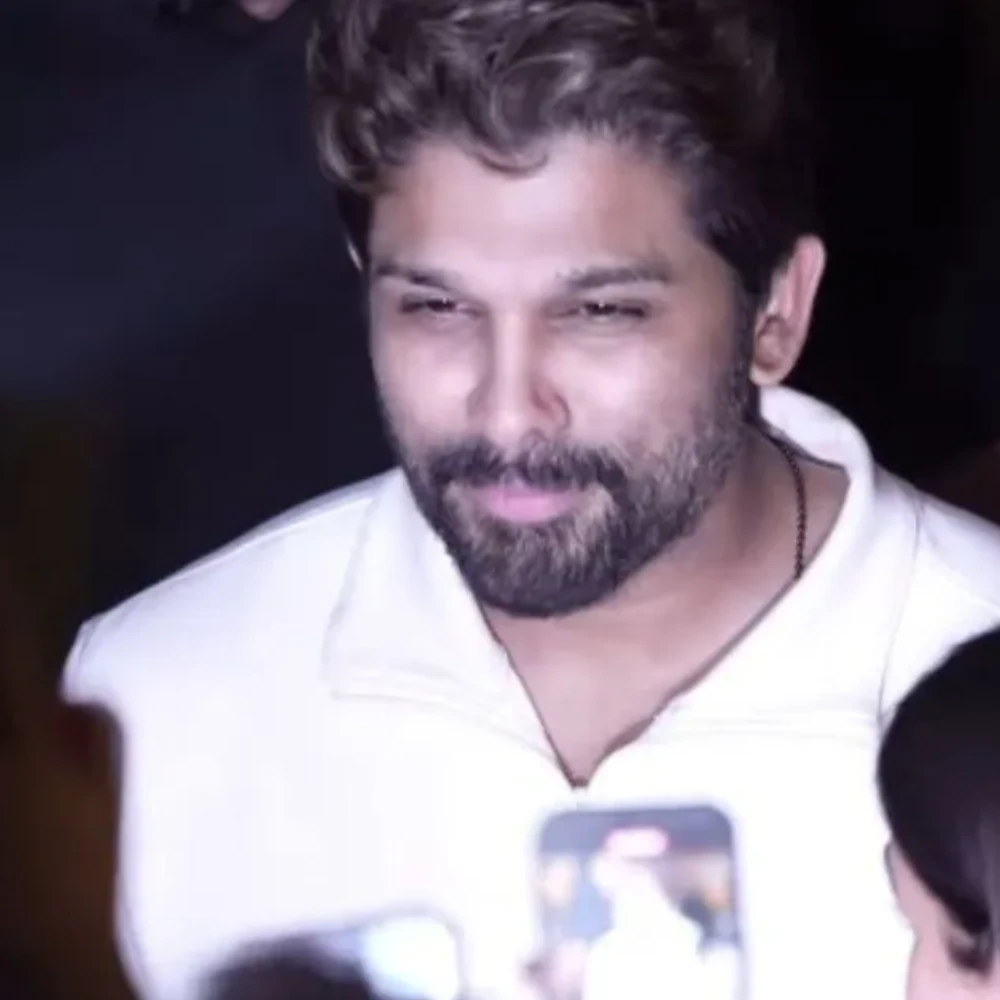 Allu Arjun steps out on dinner date with wife Sneha and kids, closes daughter's eyes to avoid flashes