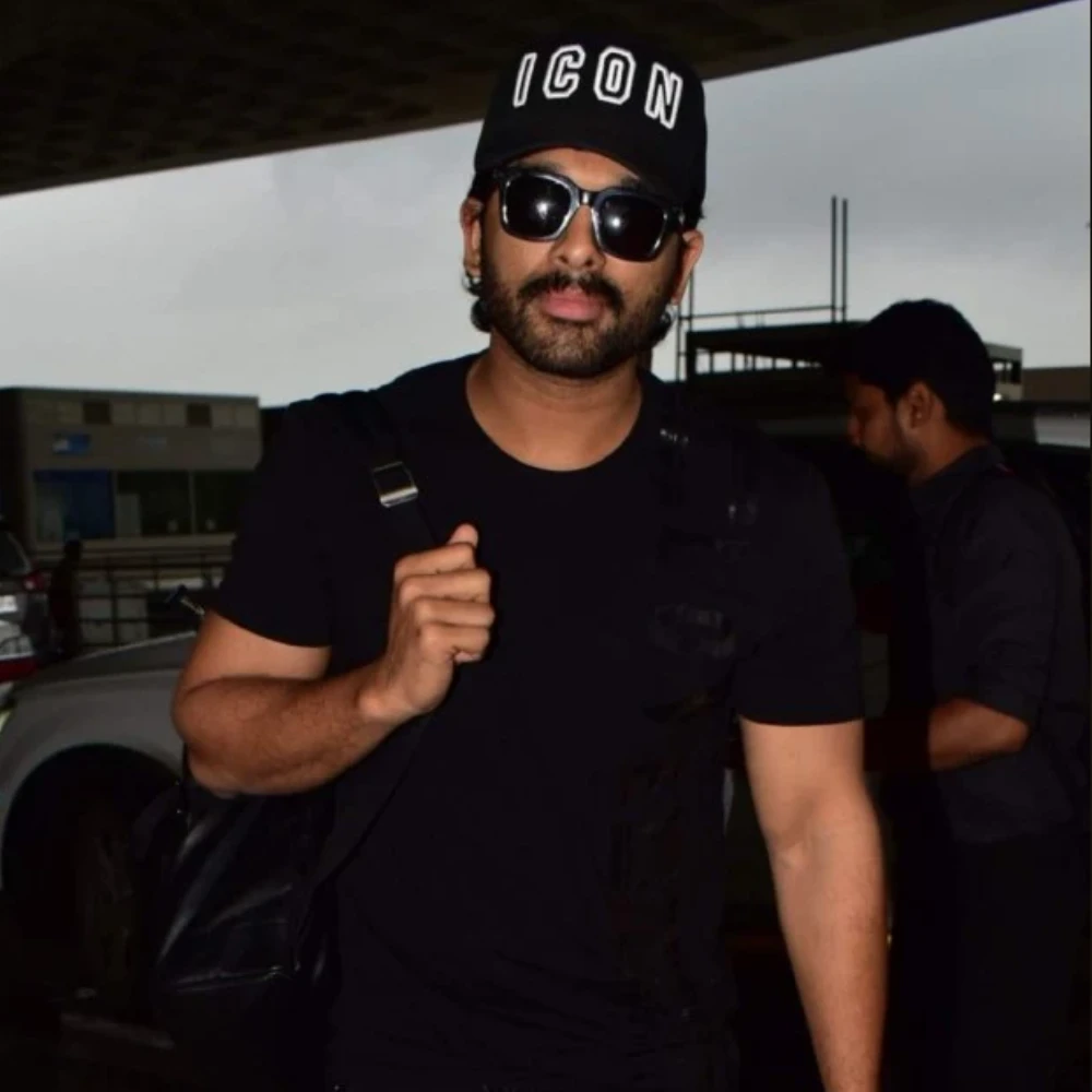 Allu Arjun reaches Hyderabad as grandmother Allu Kanakaratnam Garu passes away, Ram Charan cancels Peddi shoot