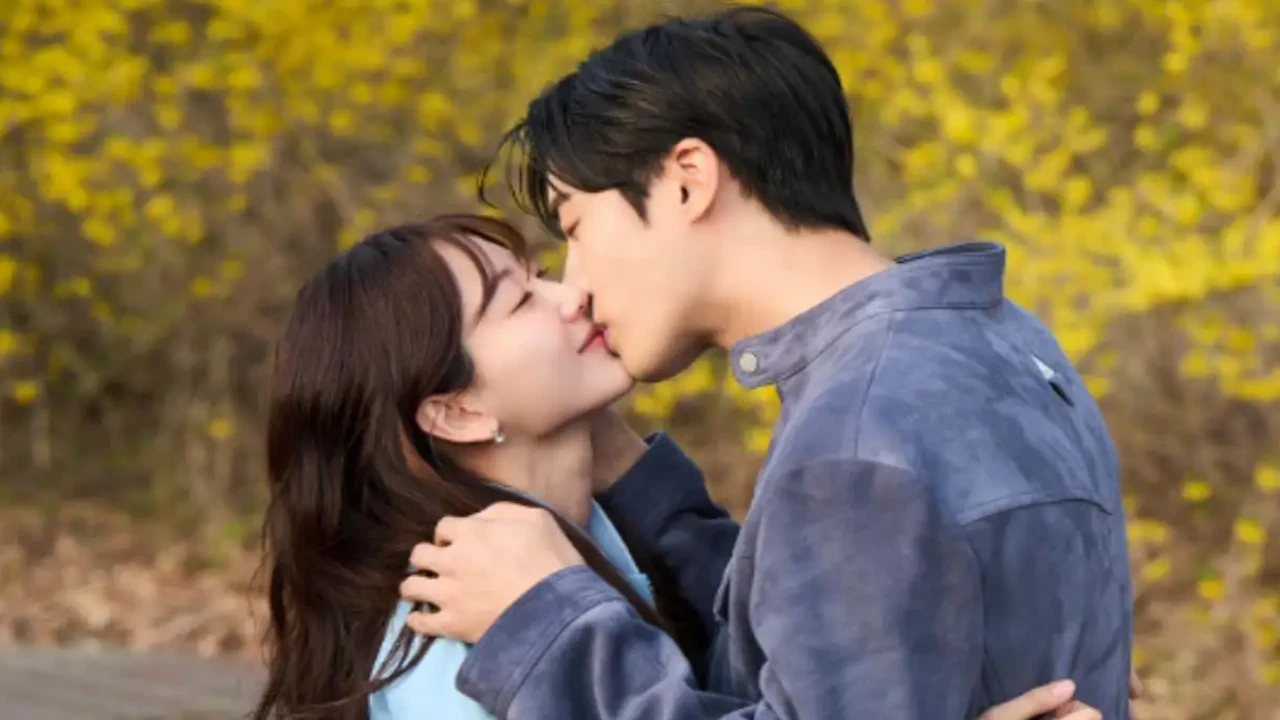 Head Over Heels had another kiss scene? Here's why Cho Yi Hyun and Choo Young Woo's high school drama deprived fans of intimate moment