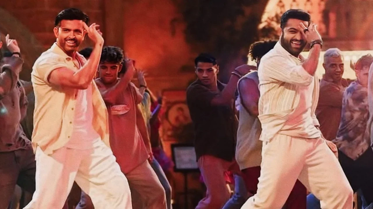Box Office: War 2 (Hindi) collects Rs 15 crore in second weekend; Hrithik & NTR film hits Rs 164 crore in 11 days Box Office: War 2 (Hindi) collects Rs 15 crore in second weekend; Hrithik & NTR film hits Rs 164 crore in 11 days