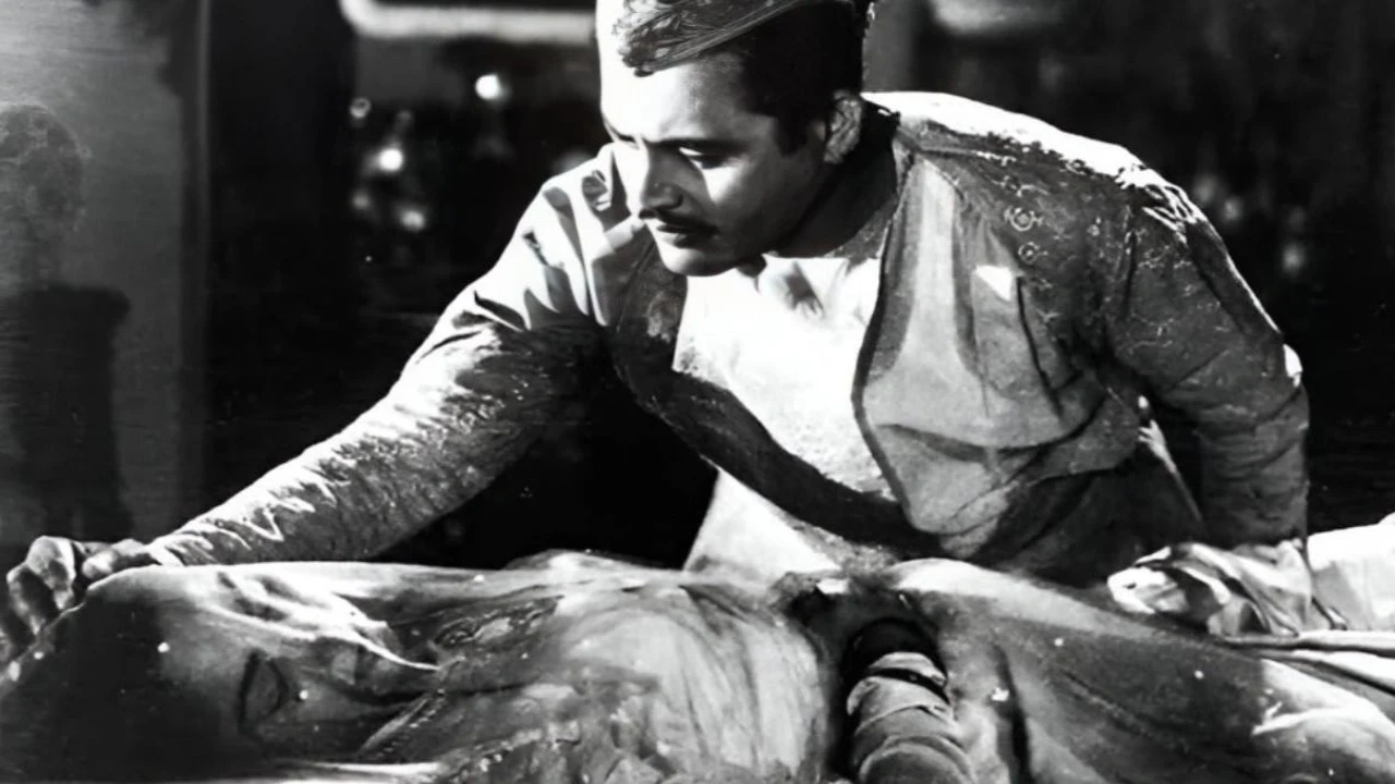 Did Waheeda Rehman's alleged closeness with Guru Dutt break his marriage? Picture courtesy: IMDb Was Waheeda Rehman's alleged closeness with Guru Dutt the reason behind his broken marriage with Geeta Dutt? His wife was 'suspicious'
