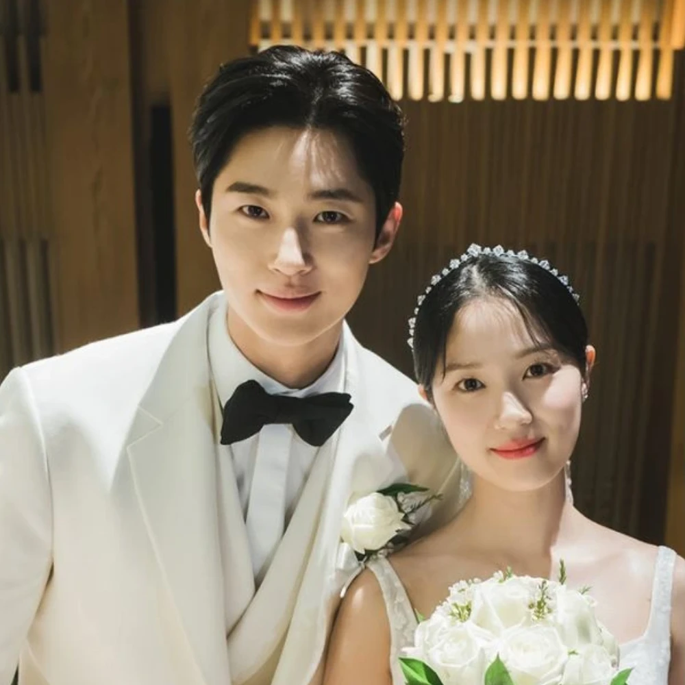 Lovely Runner goes strong: Kim Hye Yoon sends coffee truck to Byeon Woo Seok’s Wife of a 21st Century Prince set