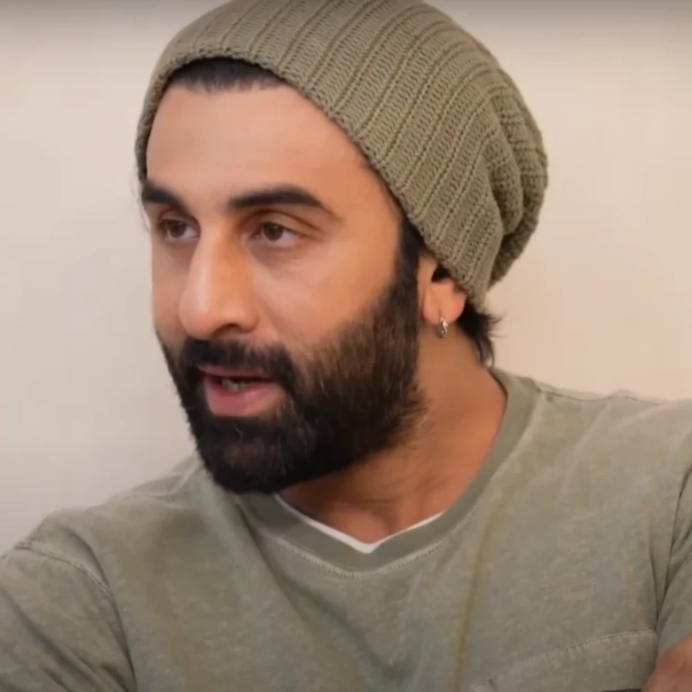 Ranbir Kapoor does something hilarious as he meets a team member on flight: 'Tu kya kar raha hai yahan?'