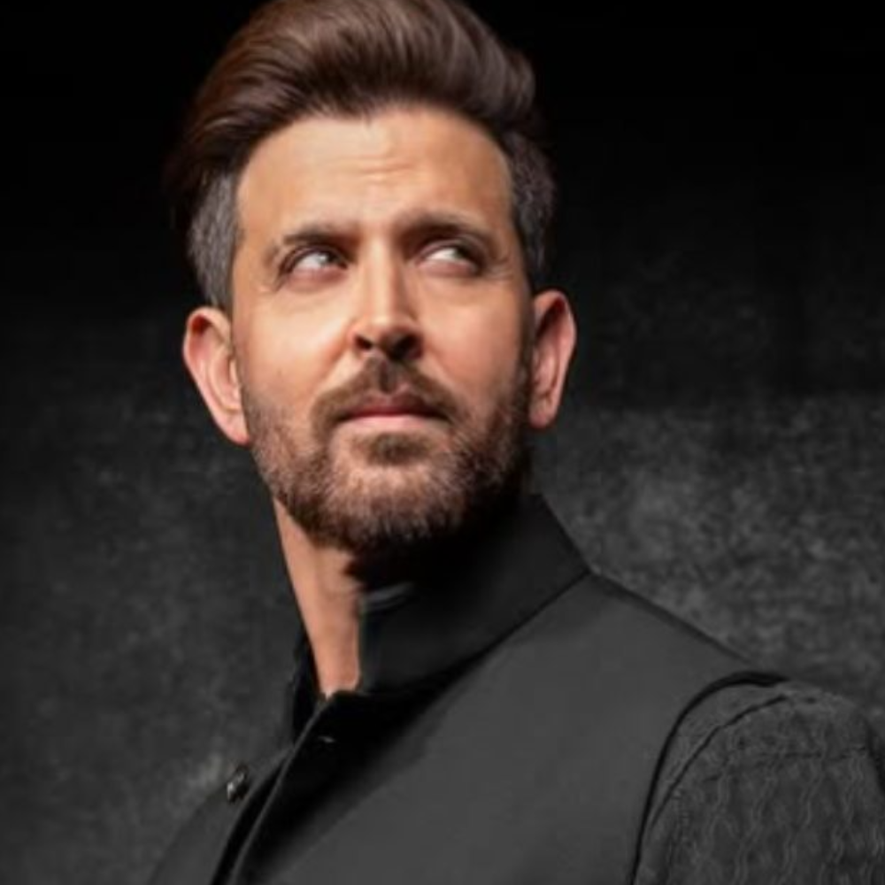 Hrithik Roshan's Rs 100 crore lavish Juhu home: Breathtaking view of Arabian Sea, personalized paintings on wall, grand piano in living room