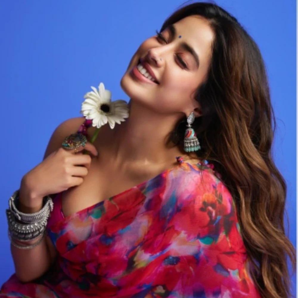 Ganesh Chaturthi 2025 Saree Guide: 5 stylish looks, featuring Janhvi Kapoor's organza and Ananya Panday's silk
