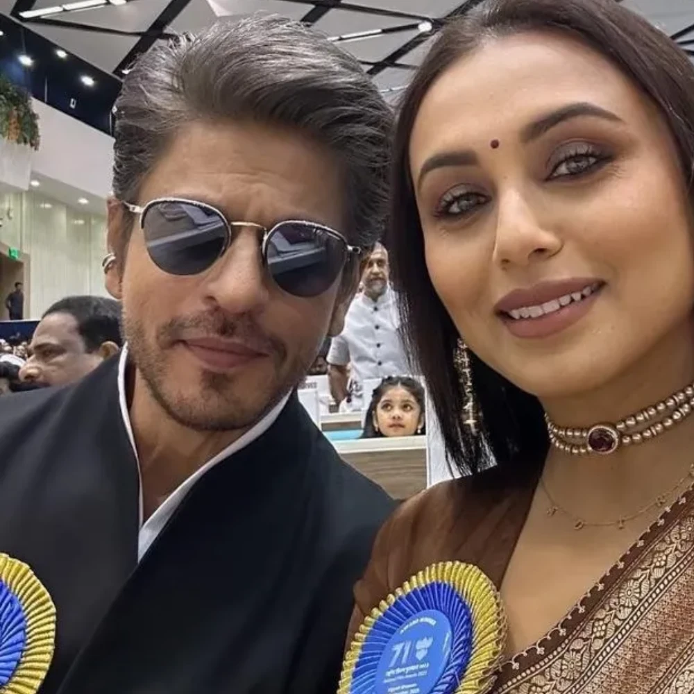 71st National Film Awards: Shah Rukh Khan holds Rani Mukerji's ‘pallu’, fans can’t keep calm