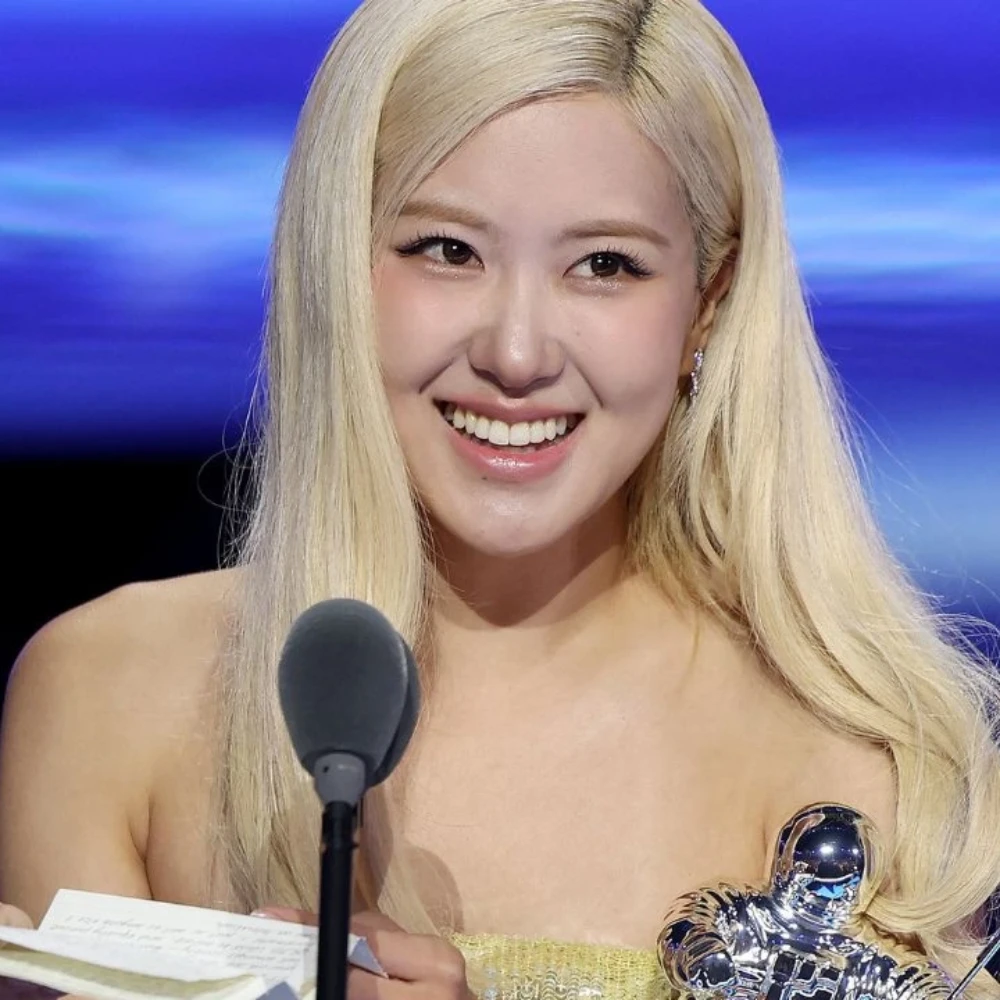BLACKPINK’s Rosé quotes therapist after APT’s historic Song of the Year win at 2025 VMAs, ‘Not giving up…’