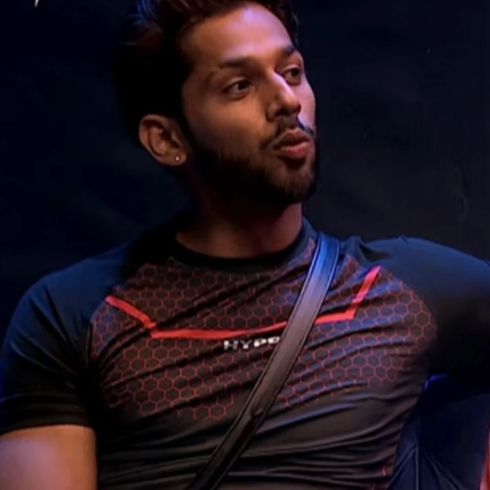 Bigg Boss 19 New Promo: Awez Darbar breaks down in movie night, Baseer Ali calls him ‘chomu’ Bigg Boss 19 New Promo: Awez Darbar breaks down in movie night, Baseer Ali calls him ‘chomu’