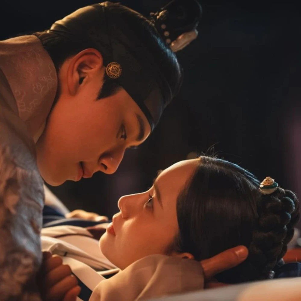 Lee Chae Min’s admiration for YoonA at Bon Appétit, Your Majesty party moves fans, many demand modern K-drama