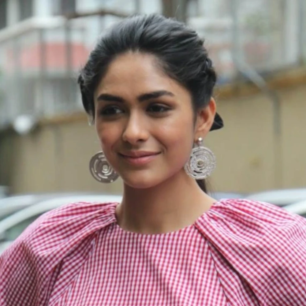 Mrunal Thakur faces backlash for mean comment on Anushka Sharma after viral 'manly' remark on Bipasha Basu