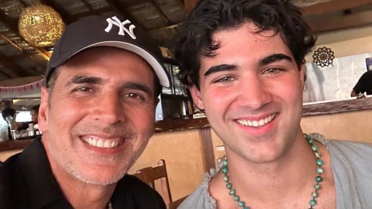 Akshay Kumar and Aarav (via Twitter/Akshay Kumar) (Image Courtesy: Twitter)