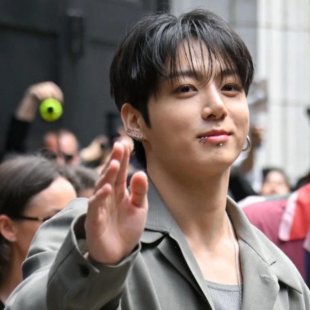 BTS’ Jungkook wins hearts with bow at New York Fashion Week debut, check out full monochrome look: PICS