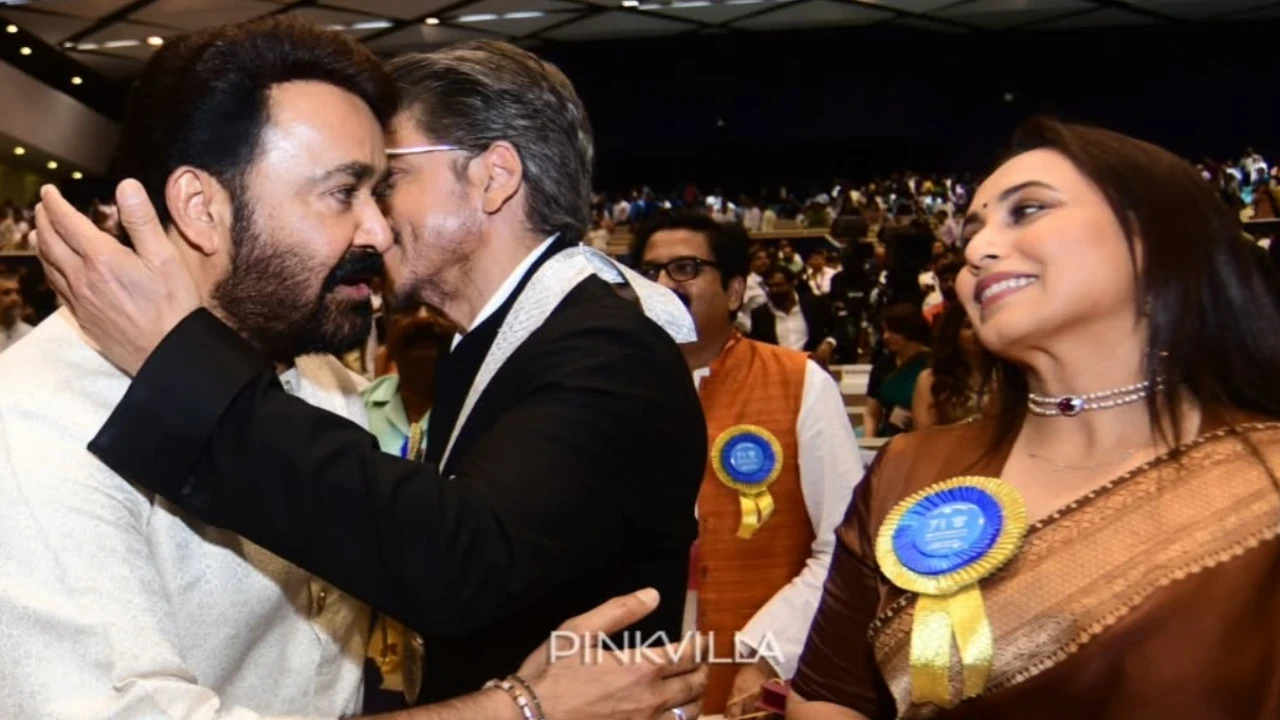 Mohanlal, Shah Rukh Khan and Rani Mukerji pose for a frame-worthy pic and it’s iconic