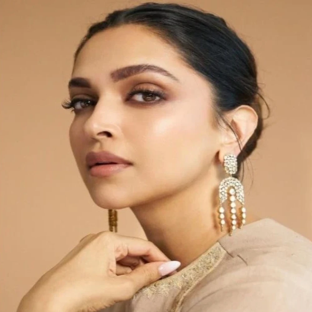Deepika Padukone SUBTLY reacts to her Kalki 2898 AD exit, reflects on what she learned from Shah Rukh Khan in 1st PIC from King set