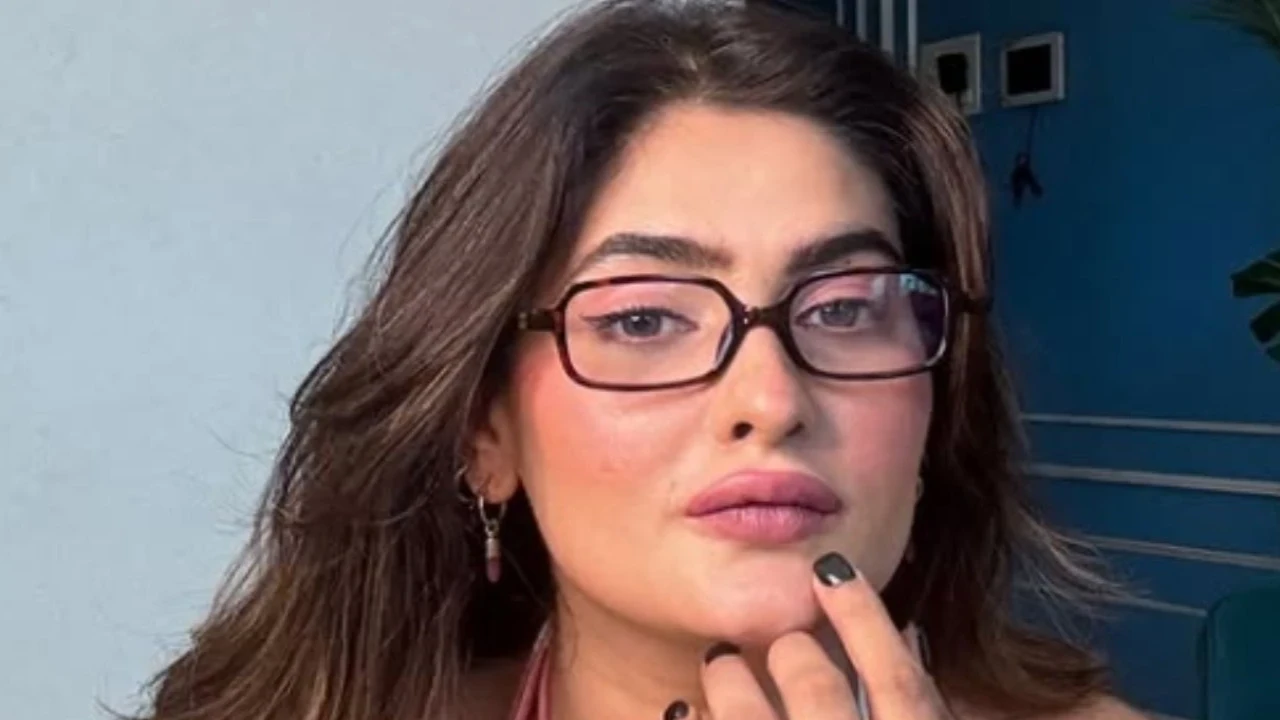 Meet Karishma Sharma: The Ragini MMS: Returns, Pyaar Ka Punchnama 2 actress who jumped off local train