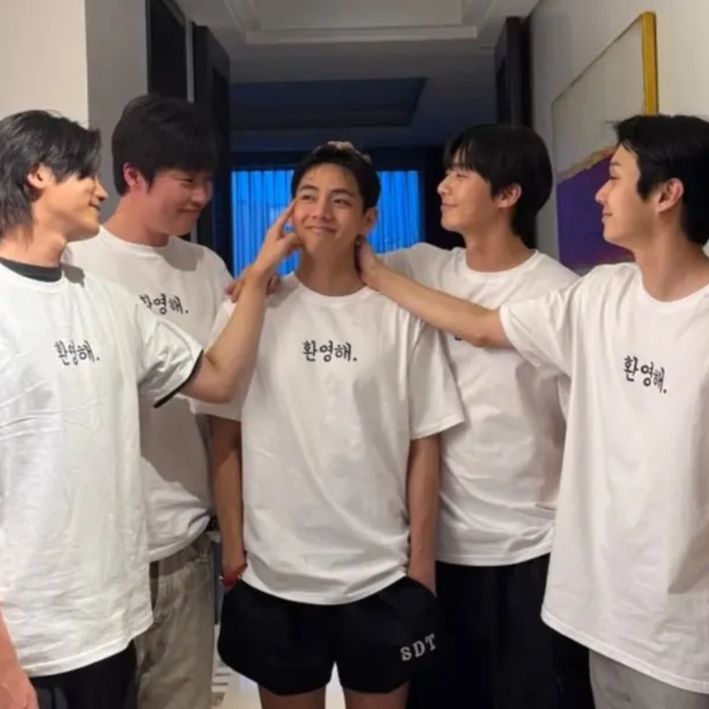 BTS’ V goes running with Wooga Squad besties Park Hyung Sik and Park Seo Joon, ignites debate over jacket
