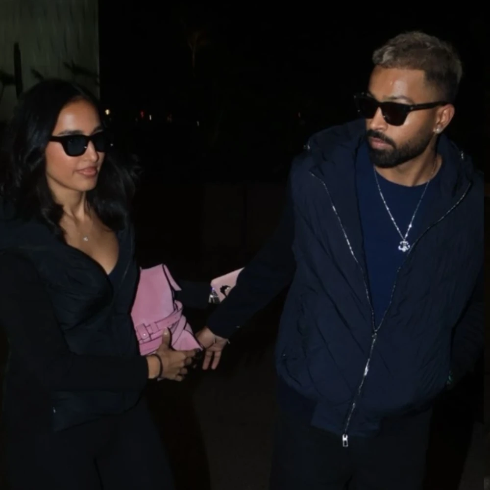 Hardik Pandya spotted at airport holding hands with Mystery girl, fans say 'He deserve best': WATCH