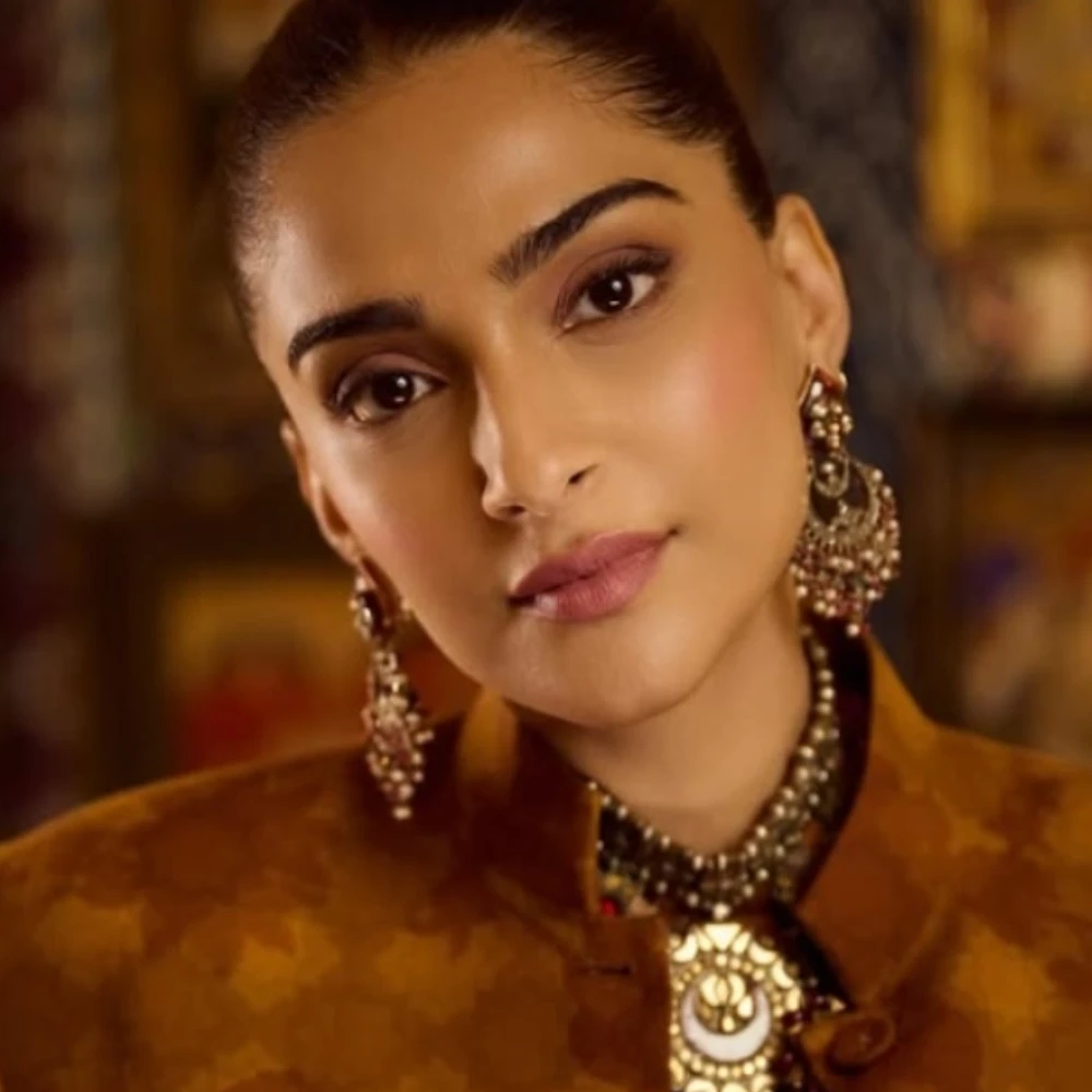 Sonam Kapoor serves boho maternity vibes, but her elephant bag steals the show