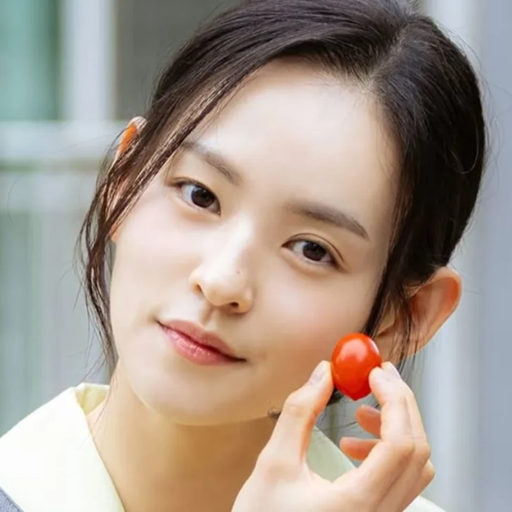Love Scout actress Kim Yoon Hye announces marriage plans with non-celebrity boyfriend