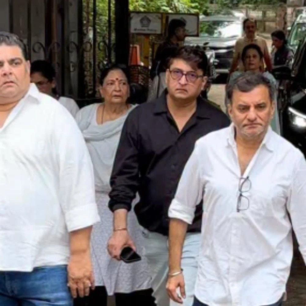 Satish Shah funeral: Jackie Shroff, Rupali Ganguly, Sumeet Raghvan and others arrive to bid final goodbye in Mumbai Satish Shah funeral: Jackie Shroff, Rupali Ganguly, Sumeet Raghvan and others arrive to bid final goodbye in Mumbai
