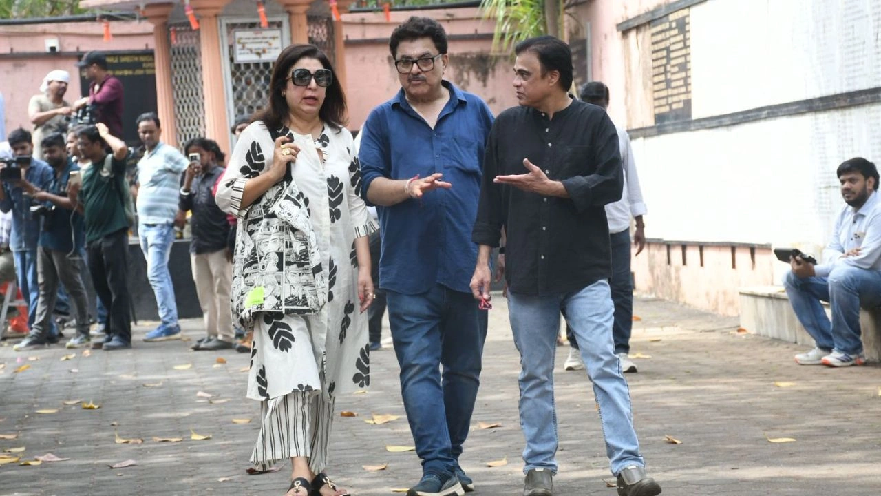 Farah Khan attends Satish Shah's final rites (via Pinkvilla) Farah Khan attends Satish Shah's final rites (via Pinkvilla)