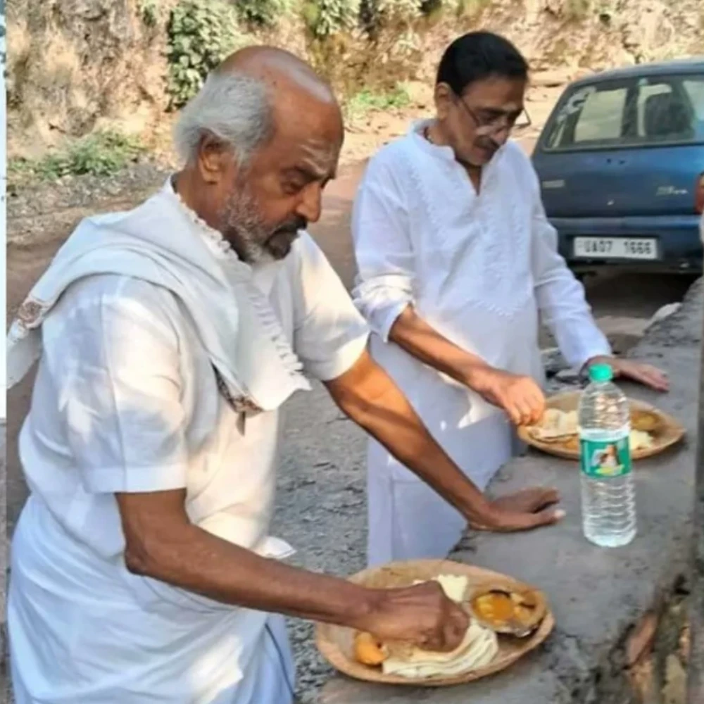 Rajinikanth enjoys lunch on the street during his spiritual journey to Himalayas– PICS