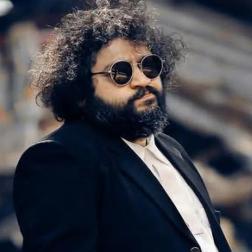 Is Churuli director Lijo Jose Pellissery making his Bollywood debut with Rajkumar Hirani’s son Vir? Find out