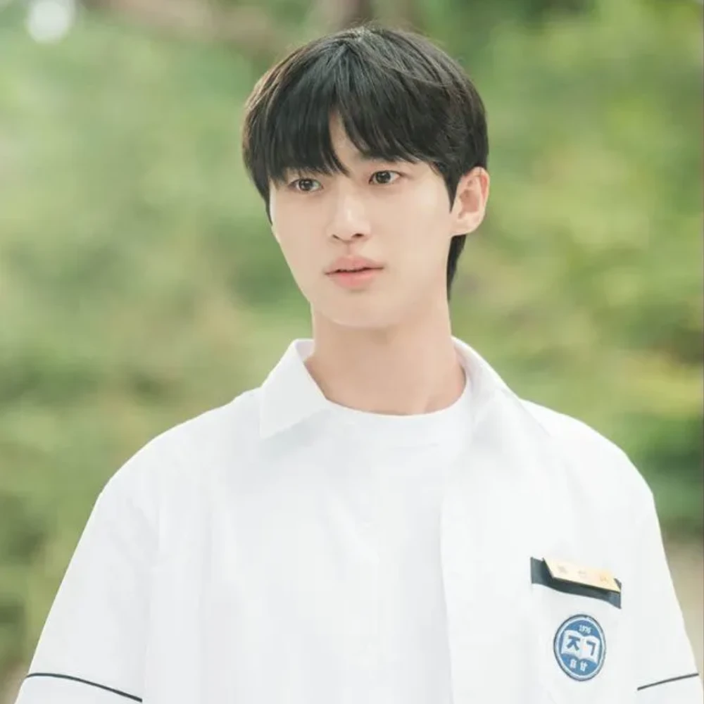 Are Byeon Woo Seok and IU stepping back into uniforms? Wife of 21st Century Prince allegedly films high school scene Are Byeon Woo Seok and IU stepping back into uniforms? Wife of 21st Century Prince allegedly films high school scene