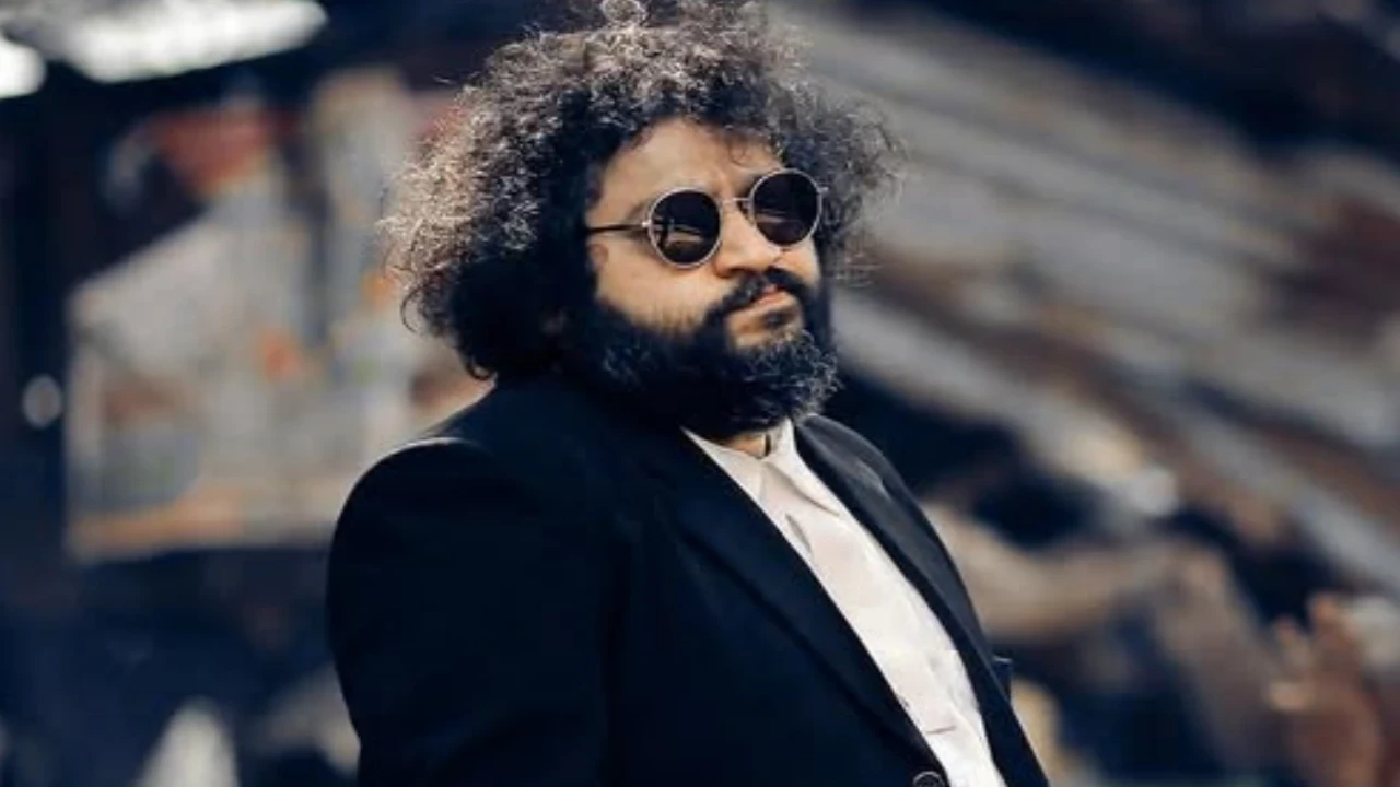 Is Churuli director Lijo Jose Pellissery making his Bollywood debut with Rajkumar Hirani’s son Vir? 