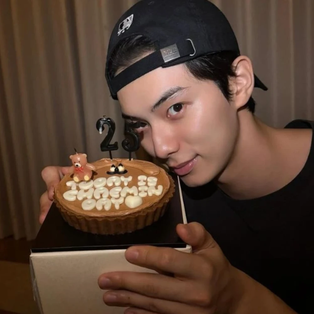 Did Bon Appétit, Your Majesty’s Lee Chae Min engage in Lovestagram with GF Ryu Da In for 25th birthday post? Actor reveals