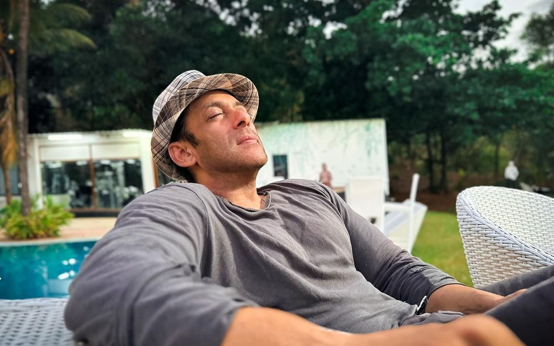 Salman Khan relaxing at his Panvel farmhouse