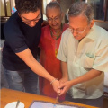 INSIDE Sarfarosh's 25 years celebration bash: Aamir Khan cuts cake with director John; WATCH