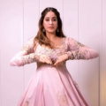 Mr. & Mrs. Mahi star Janhvi Kapoor dances elegantly to Dekhha Tenu song; fans think she would've been 'perfect for Alamzeb'