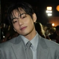 BTS’ V brings rich Korean heritage to debut Vogue World Hollywood appearance, gives out flowers to waiting fans BTS’ V brings rich Korean heritage to debut Vogue World Hollywood appearance, gives out flowers to waiting fans