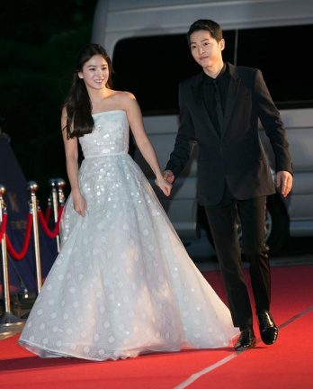Descendants of the Sun' stars Song Joong-ki and Song Hye-kyo wed in Seoul