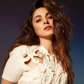 Brace yourselves as Mom-to-be Kiara Advani arrives for MET Gala 2025; SEE 1st BTS PIC