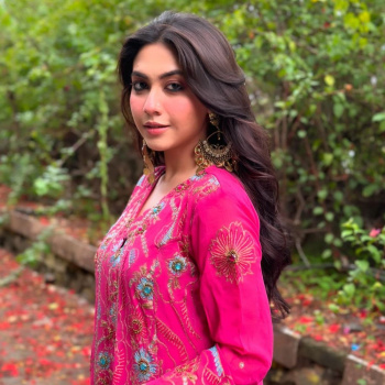 Laughter Chefs’ Reem Shaikh channels her inner Barbie in pink traditional outfit; fans shower love