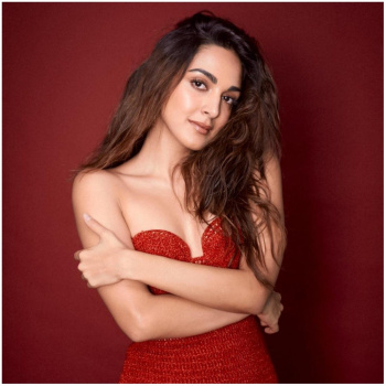 Mom-to-be Kiara Advani adores furry companions in new PIC; her pregnancy glow is unmissable