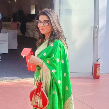 Did you know Mani Ratnam made Mita Vasisht wear full-sleeved clothes in Dil Se to prevent her biceps and body from overpowering Manisha Koirala?