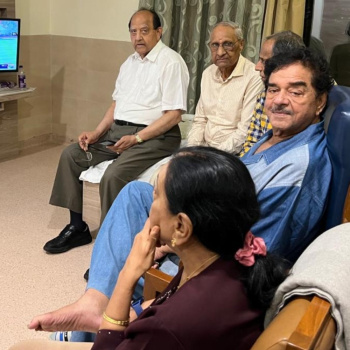 Shatrughan Sinha enjoys watching Anushka Sharma’s ‘hero’ Virat Kohli in T20 WC final amid hospitalization reports: ‘Away from controversy…’