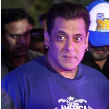 Salman Khan and Iulia Vantur turn heads as they jet off from airport after Sikandar trailer launch; WATCH