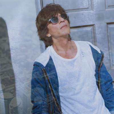 Is Shah Rukh Khan documenting his Pathan makeover for an exclusive behind-the-scene video series?