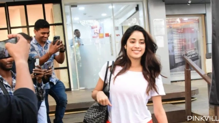 Janhvi Kapoor flashes her cute smile as she gets clicked in comfy athleisure post gym session