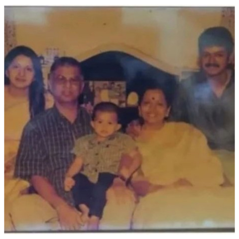 Thalapathy Vijay poses for a perfect family portrait; Son Sanjay shares  rare throwback pic & you can't miss it | PINKVILLA